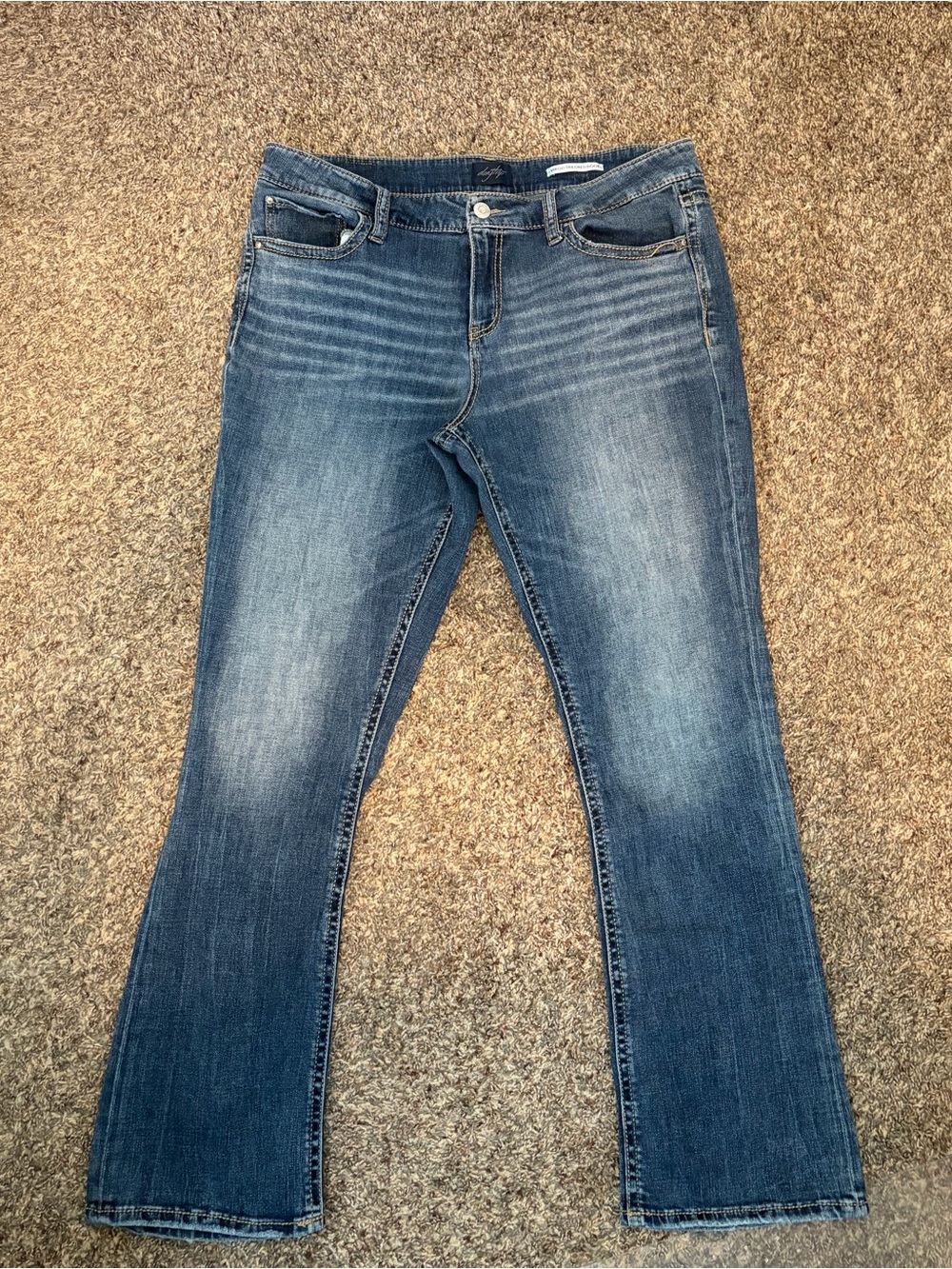 BKE Daytrip Women's Medium Blue Bootcut Jeans. Mid-rise 36 long